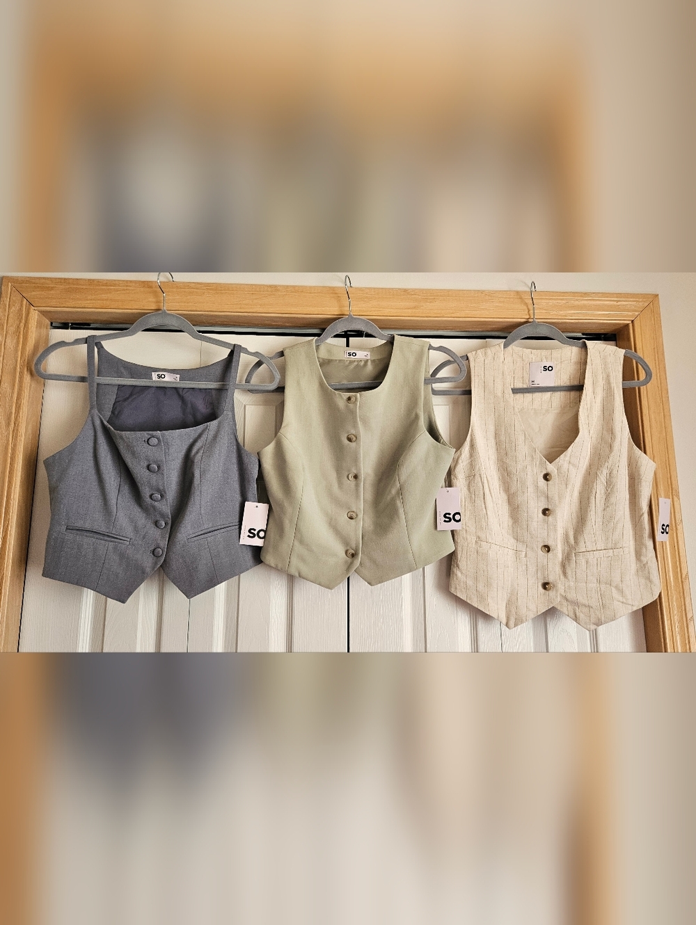 3 New Vest Sleeveless Button-Front Crop